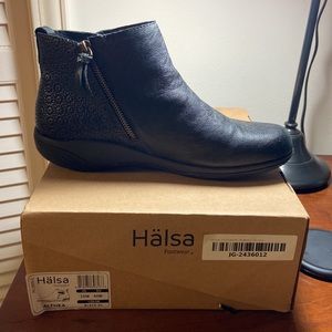 Halsa Althea black ankle boot like new inbox. Zappos has these for $159